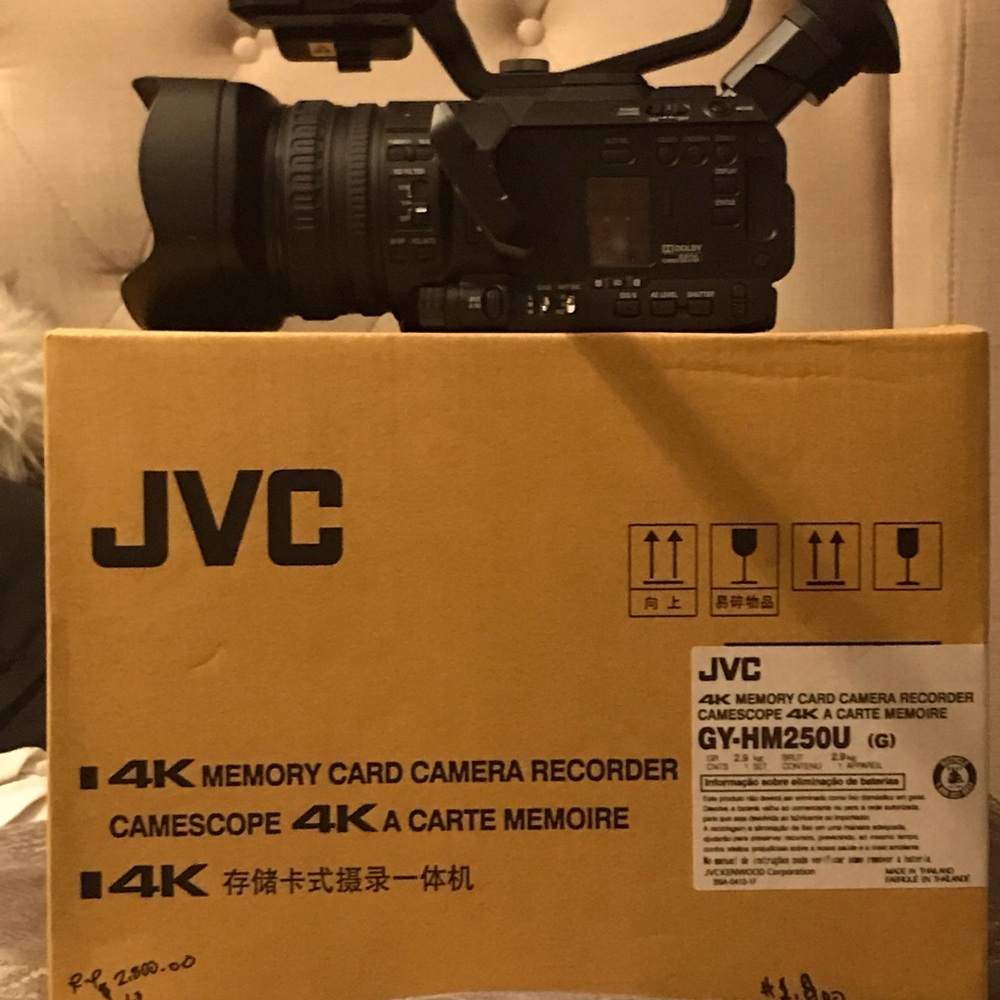 JVC 4K MEMORY CARD CAMERA RECORDER CAMESCOPE 4K A CARTE MEMOIRE GY-HM250U